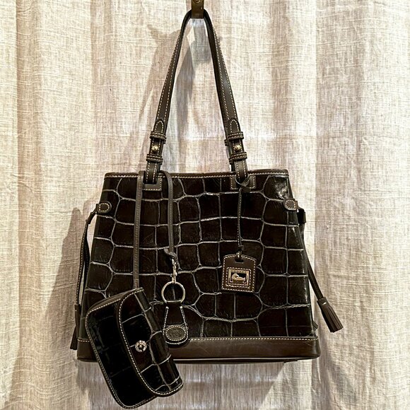 Dooney & Bourke Croc Embossed Double Strap Tassel Shoulder Bag Keychain Dust Bag - Picture 2 of 16